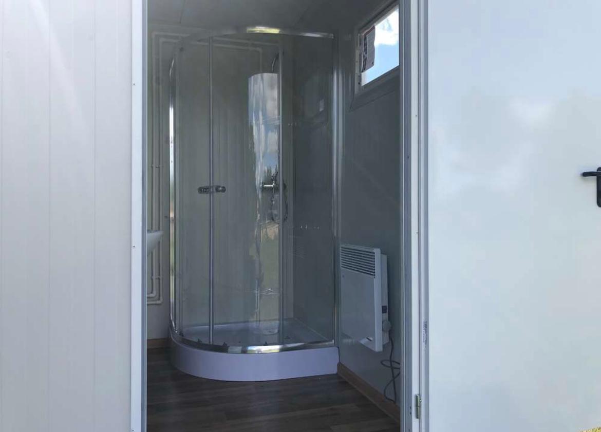 CONTENEDOR SANITARIO + WC + DUCHA + CISTERNA